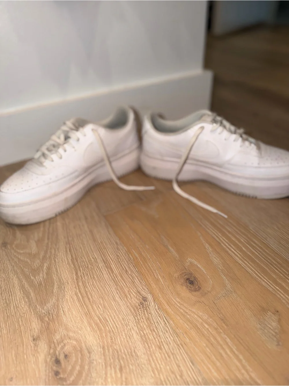 Nike sleek low